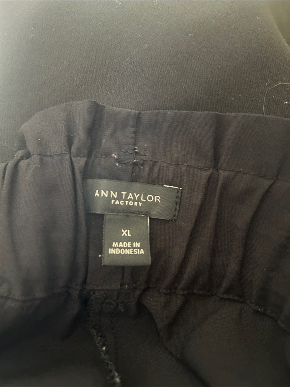 AnnTaylor Factory Woman's Black Elastic Waist Trousers - Picture 2 of 3